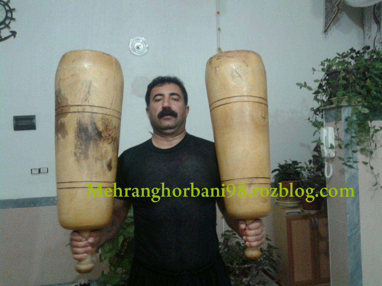 عزت محمودی از ورزشکاران باستانی استان ایلام شهرستان ایوانغرب